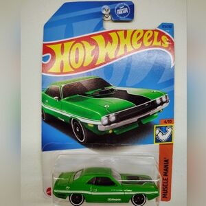 1970 Dodge Hemi Challenger Hot Wheels Muscle Mania 4/10 Green Diecast